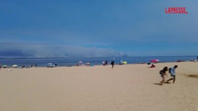 Francia, residenti evacuati dalla Penisola di Cap Ferret per gli incendi