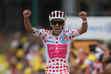 Tour de France 2026: Carapaz vince la 20esima tappa, sua la maglia a Pois. Pogacar chiude da re
