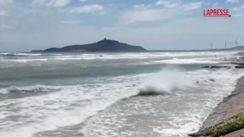 Cina, il tifone Noul si avvicina alla costa: la popolazione si prepara per l'arrivo del maltempo