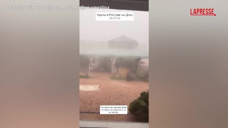 Russia, violenta ondata di maltempo su Rostov: i video dei residenti riprendono la bufera di acqua e vento