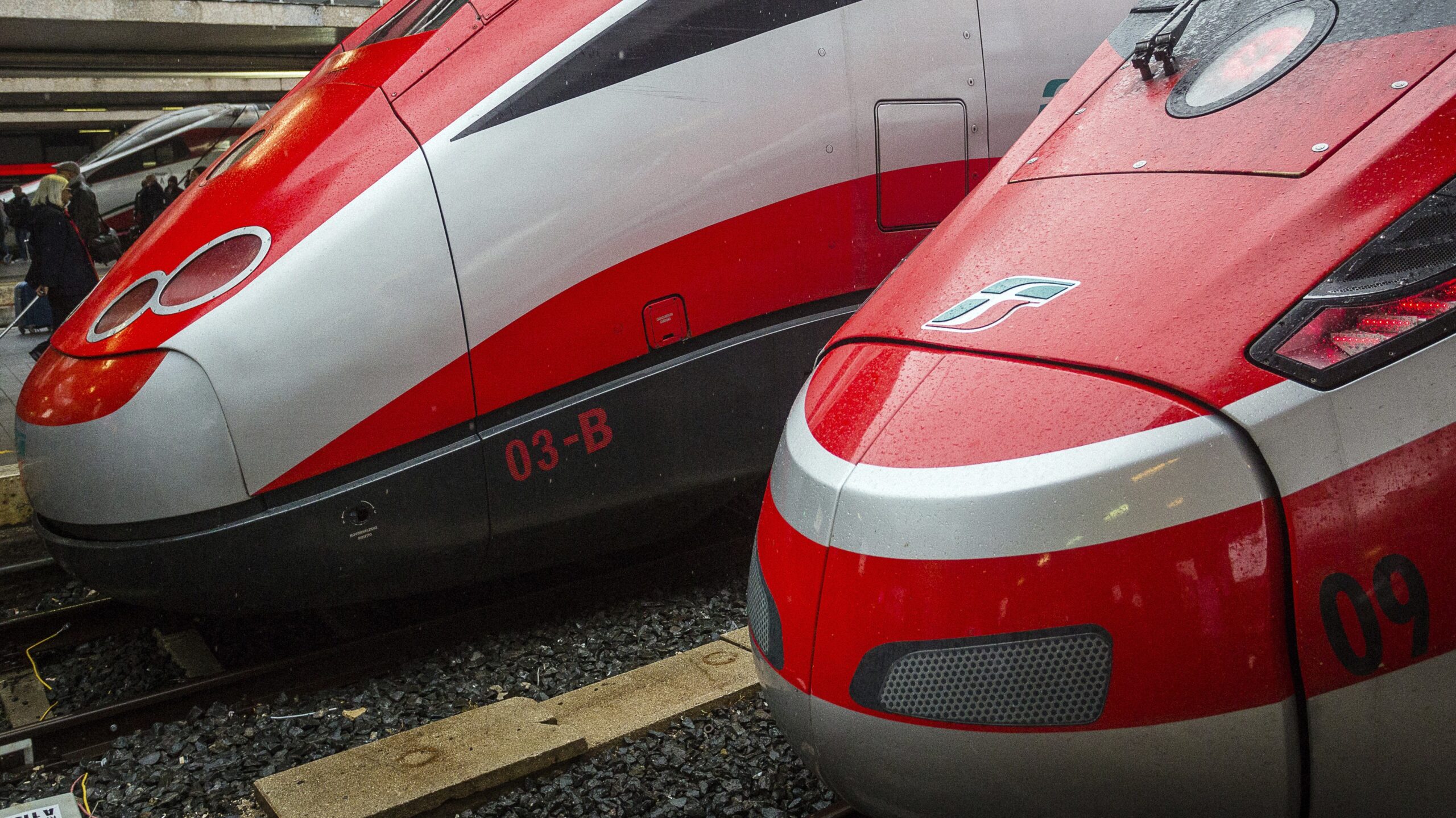 Incendi in Molise, centinaia di treni bloccati in stazione a Termoli