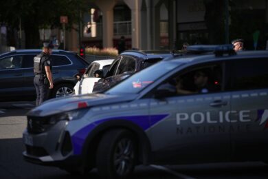 Parigi, attacca e ferisce 3 persone con un coltello: fermato un uomo