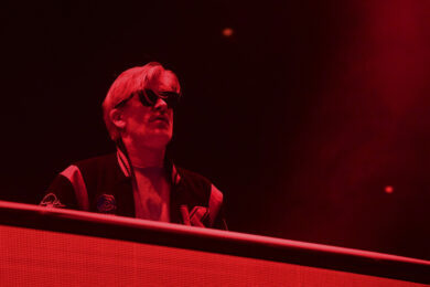 Dj Kavinsky trovato morto in casa a Parigi, aveva 50 anni