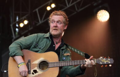Glen Hansard, morto in un incidente in moto il cantautore premio Oscar