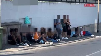 Roma, sei giorni in strada per un permesso di soggiorno: l'odissea dell'Ufficio immigrazione