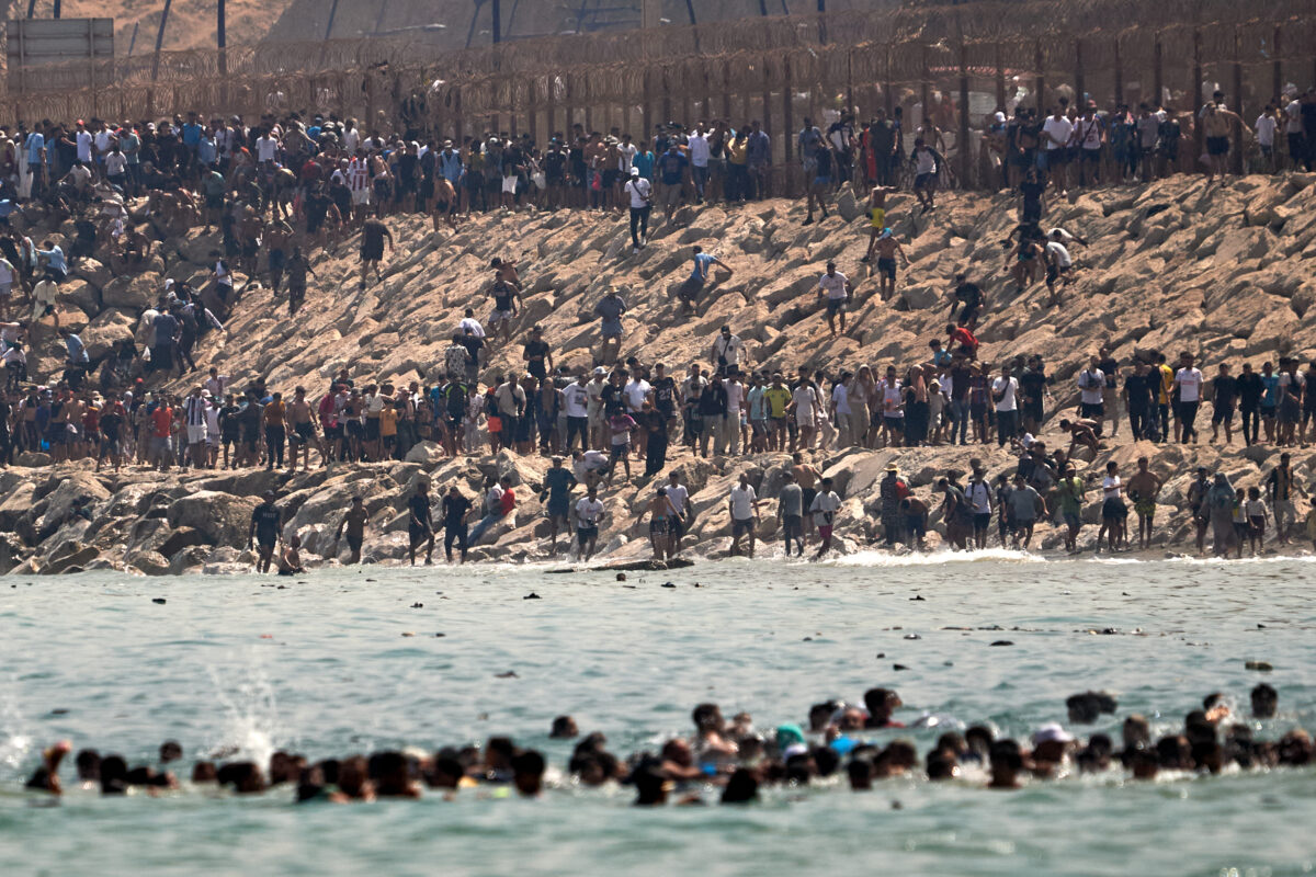 ceuta la crisi dei migranti le foto dell8217assalto alle spiagge dell8217enclave da Lapresse.it ceuta la crisi dei migranti le foto dell8217assalto alle spiagge dell8217enclave