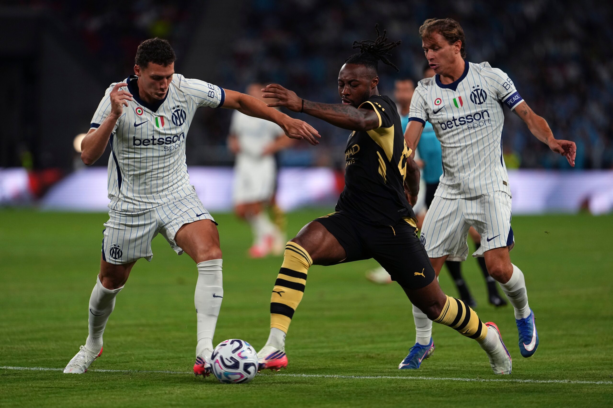 L’Inter batte il Manchester City, i nerazzurri si impongono ai rigori nell’amichevole di Hong Kong L’Inter batte il Manchester City, i nerazzurri si impongono ai rigori nell’amichevole di Hong Kong