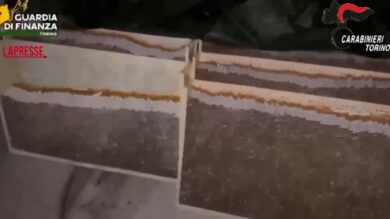 Torino, produzione sigarette di contrabbando: 23 misure cautelari