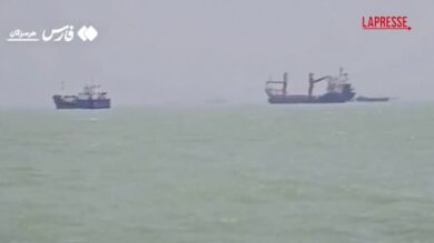 Iran, nello Stretto di Hormuz navi in attesa dell'autorizzazione da parte di Teheran