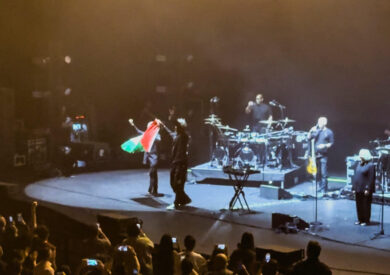 Massive Attack banditi da Singapore, la band: “Perquisiti e interrogati”. Cosa è successo