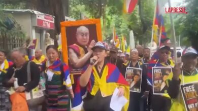 India, centinaia di manifestanti tibetani in piazza a Mumbai contro la Cina