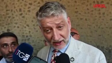 Campi Flegrei, Giuli contestato: "Il governo non si nasconde"
