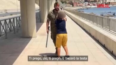 Ceuta, ragazzino di 12 anni supplica i militari di non rimpatriarlo in Marocco