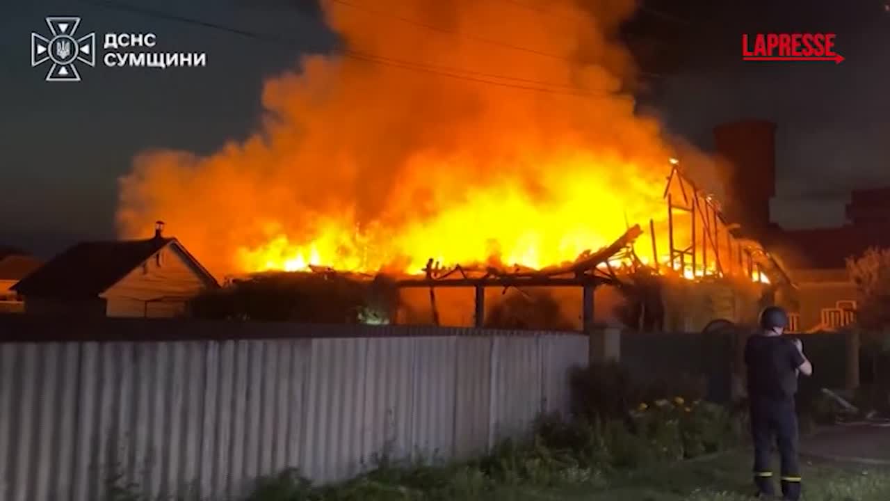 ucraina raid russo su sumy i vigili del fuoco alle prese con gli incendi da Lapresse.it ucraina raid russo su sumy i vigili del fuoco alle prese con gli incendi