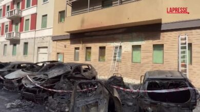 Milano, incendio in via Macchi. Una testimone: “Ho sentito un grosso botto”