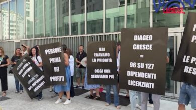 Milano, presidio lavoratori di Diageo ad Assolombarda: “Futuro nebuloso”