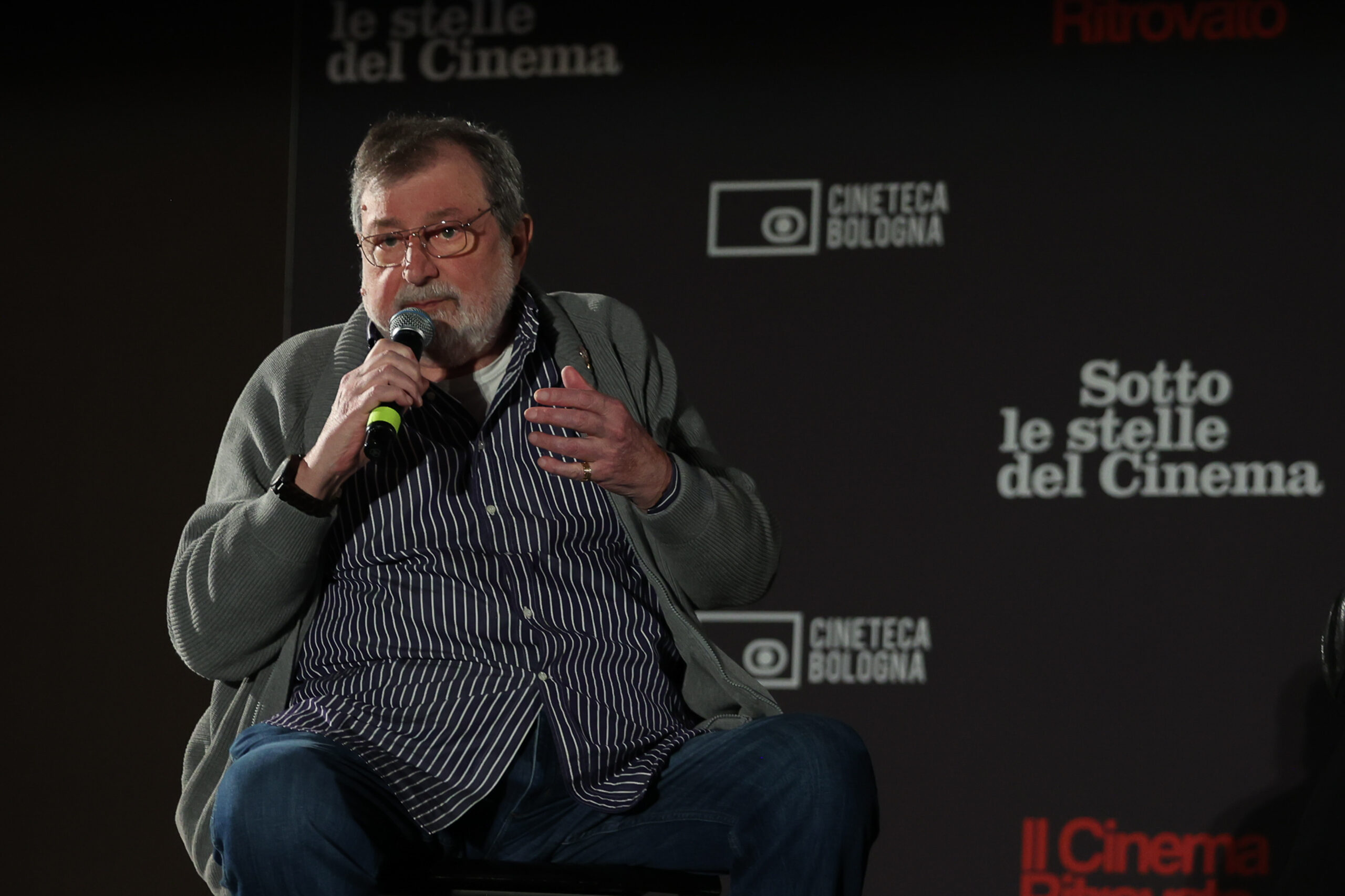 Francesco Guccini e la ‘Caciosteria’, il rifugio gastronomico dove nascevano i suoi progetti Francesco Guccini e la ‘Caciosteria’, il rifugio gastronomico dove nascevano i suoi progetti