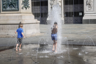 Caldo, a Ferragosto scendono le temperature e i ‘bollini rossi’: la situazione in Italia