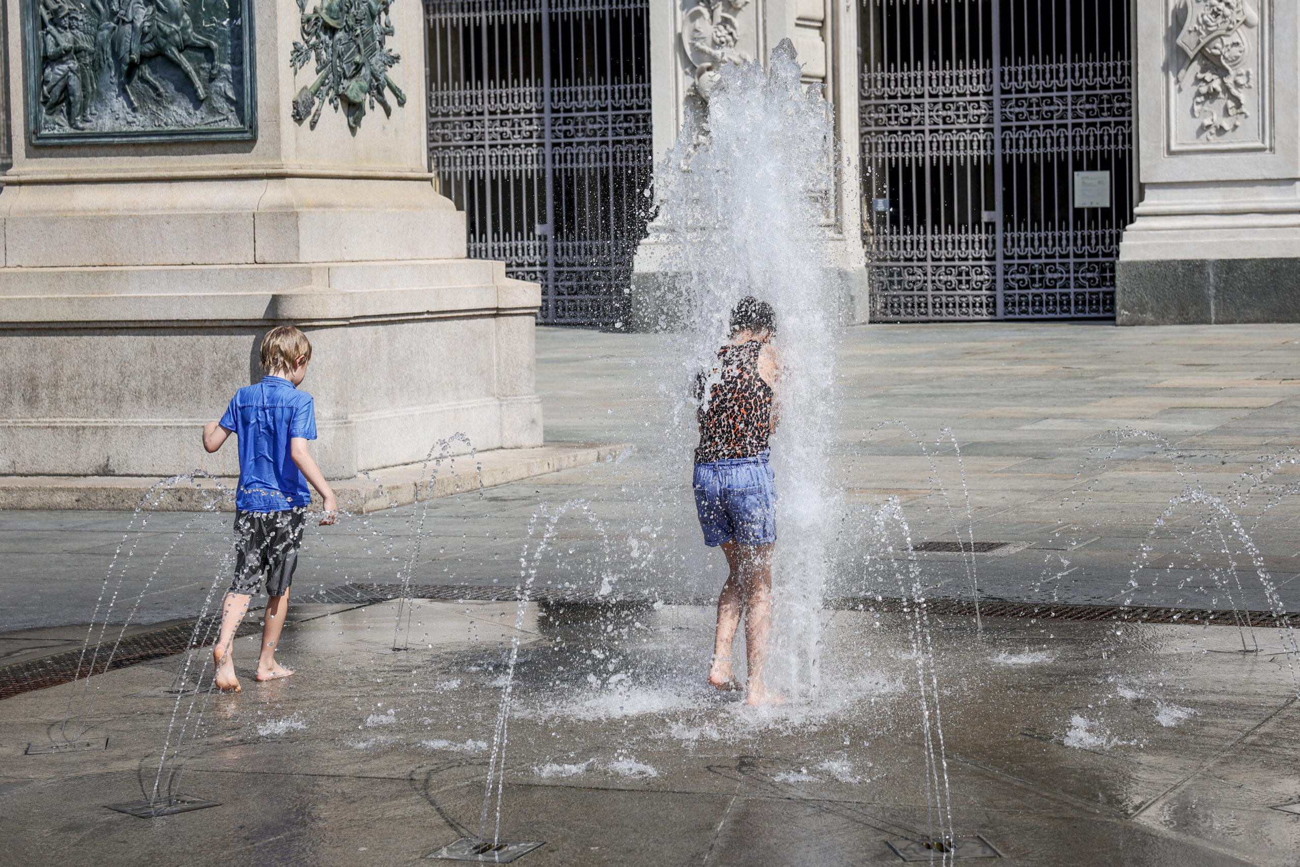Caldo, a Ferragosto scendono le temperature e i ‘bollini rossi’: la situazione in Italia Caldo, a Ferragosto scendono le temperature e i ‘bollini rossi’: la situazione in Italia