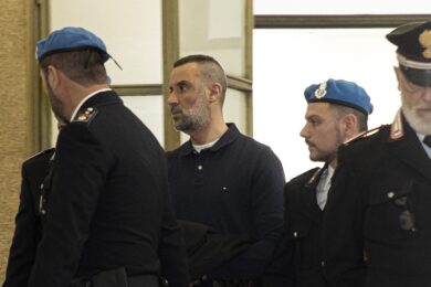 Omicidio Rogoredo, Cinturrino non risponde al pm: “Parlerò a settembre”