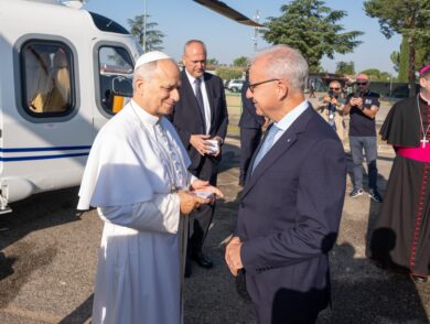 Papa Leone XIV ad Assisi: “I potenti del mondo sovrastano gli altri, no a una forza che umilia”