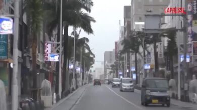Giappone, il tifone Dolphin investe le isole meridionali: tre feriti, chiuso l'aeroporto di Okinawa