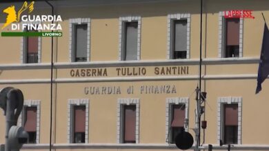 Livorno, nascondeva coca e hashish nel frigo del vicino: arrestate due persone