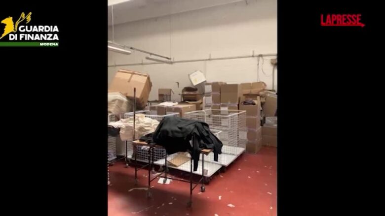 Carpi, 14 lavoratori in nero in sartoria: denunciati i titolari e maxi sanzione Sottotitolo: