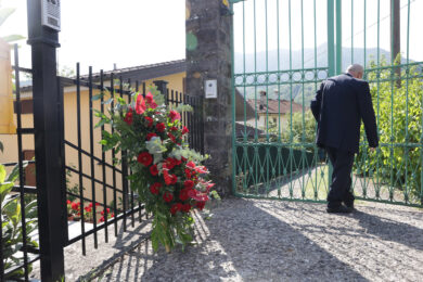 Francesco Guccini, i funerali a Pavana in forma privata