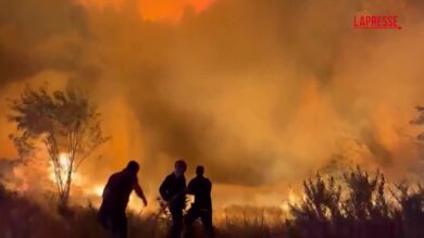 Albania, vasto incendio vicino a Tirana: in fiamme il monte Kruje