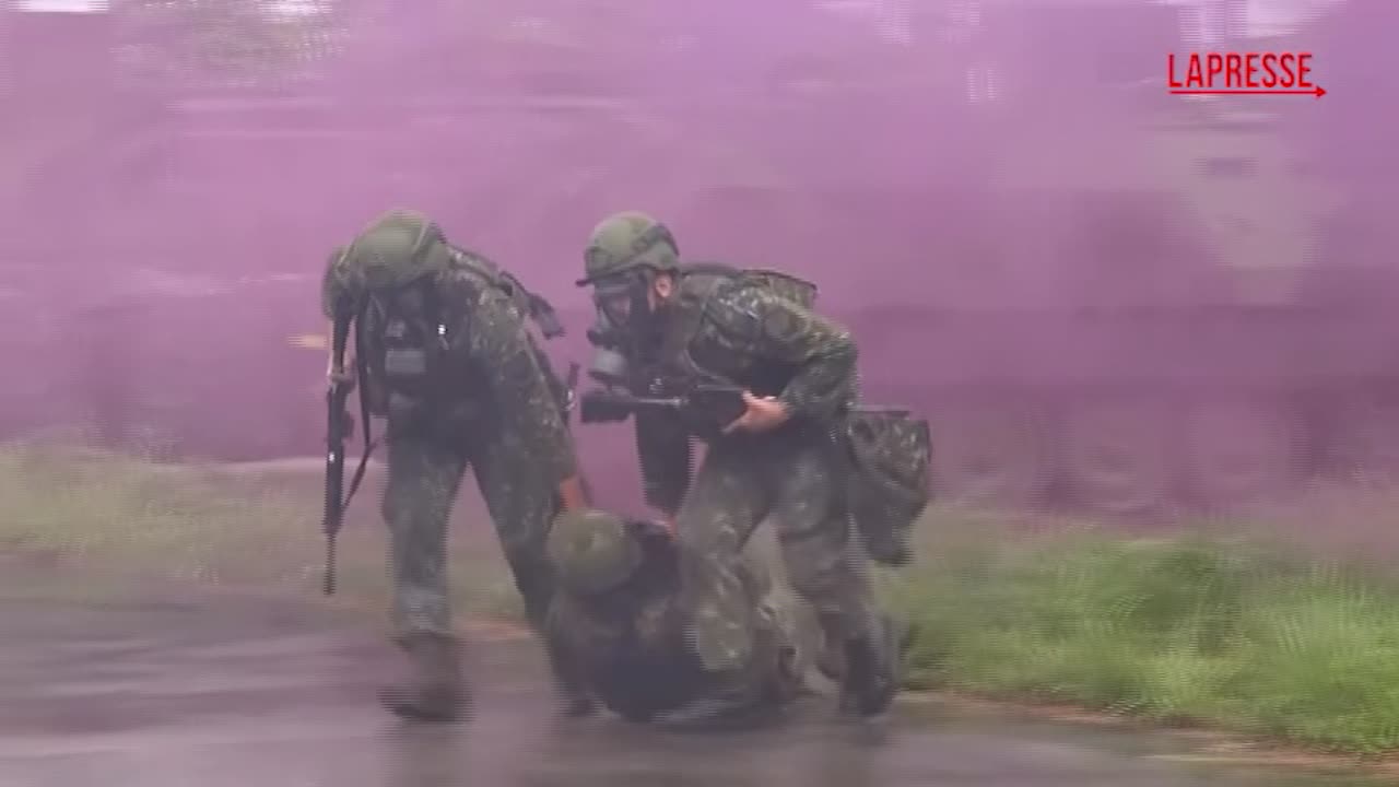 Taiwan, esercitazioni di decontaminazione nucleare: simulato un attacco chimico