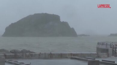 Cina, il tifone Dolphin si avvicina: il vento si abbatte sulle coste del Paese