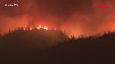 Canada, incendio nella Columbia Britannica: 20mila sfollati e dichiarato lo stato di emergenza