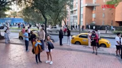 Colombia, terremoto di magnitudo 7.4: i cittadini di Bogotà si riversano in strada