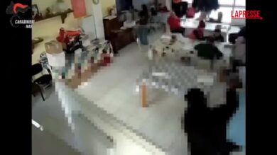 Ragusa, due arresti per maltrattamenti su disabili: il video delle violenze