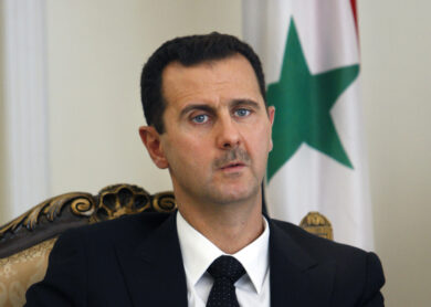 Siria, l’ex presidente Bashar al-Assad condannato a morte in contumacia per crimini di guerra e contro l’umanità