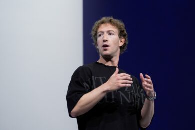 AI, Zuckerberg lancia il suo manifesto: “Venga distribuita a tutti per dare potere a miliardi di persone in modo equo”