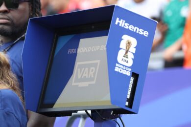 Var, la Uefa lancia ‘Clear Line’: cos’è la piattaforma per le decisioni arbitrali