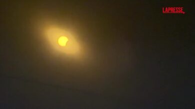 Eclissi solare, a Torino inizia l'oscuramento