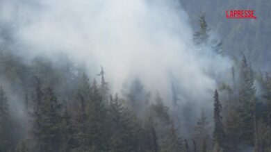 Canada, incendio nei pressi del lago Okanagan: decine di migliaia gli sfollati