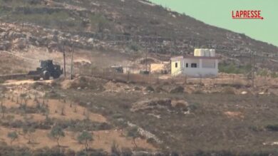 Coloni israeliani assediano famiglie palestinesi in casa in Cisgiordania: "Anche cibo e acqua sono vietati"