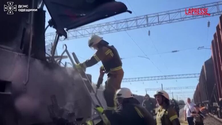 Ucraina, attacco russo contro un treno a Odessa: 2 morti