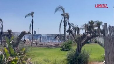 Roma, incendio in uno stabilimento balneare a Maccarese: i danni a La Rambla