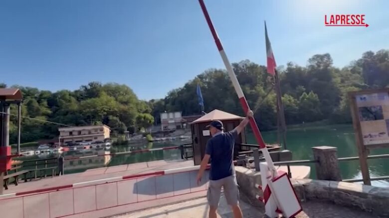 Lecco, la secca del fiume Adda ferma il traghetto di Leonardo da Vinci