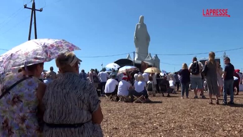 Polonia, inaugurata la statua della Madonna più alta d'Europa: supera il Cristo Redentore di Rio