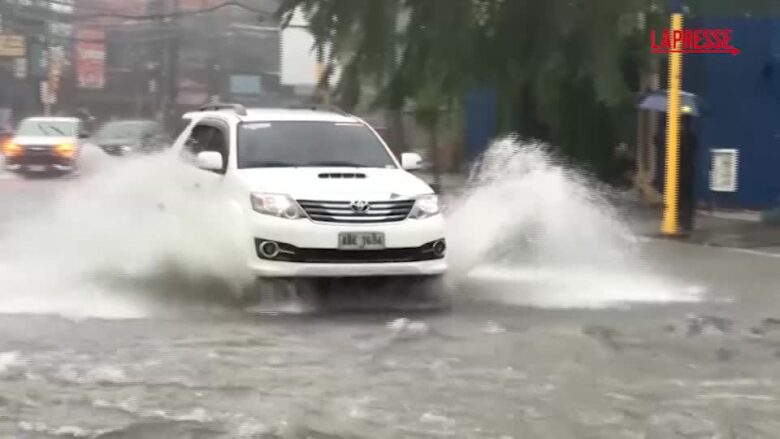 Filippine, Manila allagata dopo piogge torrenziali