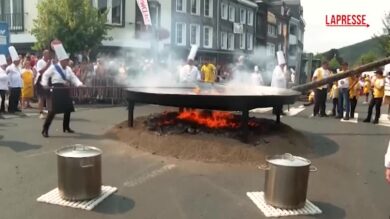 Belgio, frittata gigante al Festival di Malmedy: usate 7.200 uova
