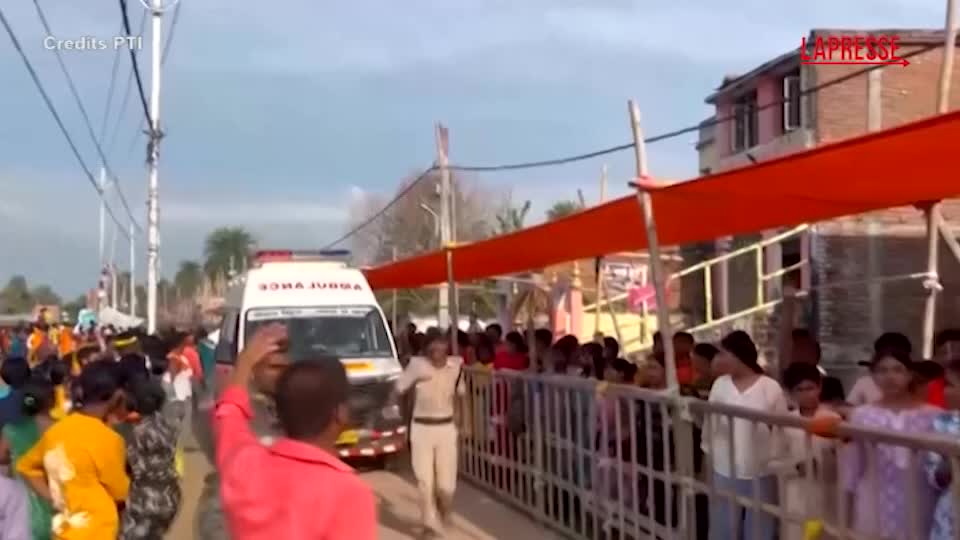 india morti e feriti in una calca in tempio ind249 i soccorsi da Lapresse.it india morti e feriti in una calca in tempio ind249 i soccorsi