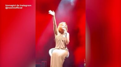 Noemi torna sul palco dopo la caduta del 19 luglio: "Mi mancava cantare"