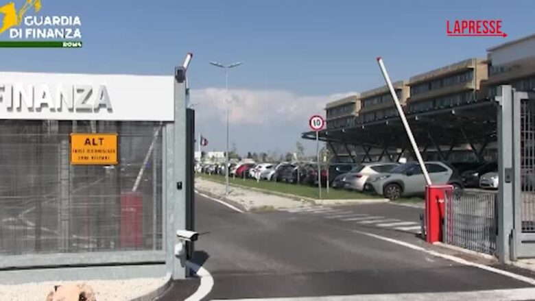 Roma, arrestato tassista pusher: a Fiumicino con 1,3 kg di hashish